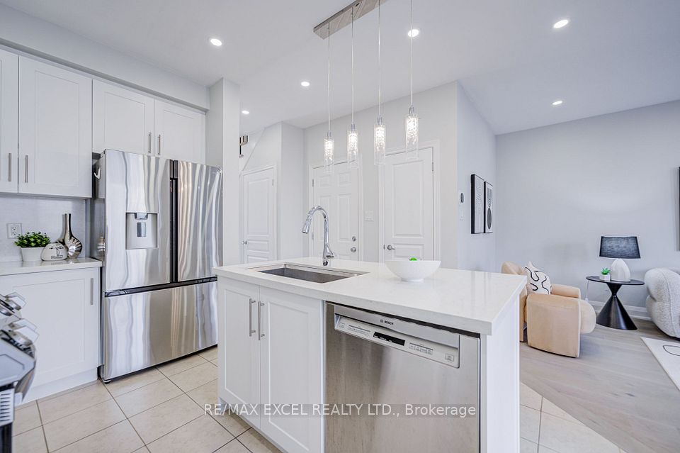 22 Pitney Avenue, Richmond Hill, ON L4E 4Y6 10