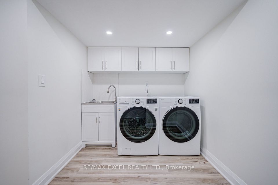22 Pitney Avenue, Richmond Hill, ON L4E 4Y6 24
