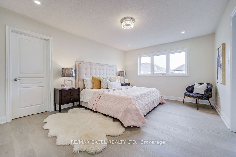 22 Pitney Avenue, Richmond Hill, ON L4E 4Y6 17