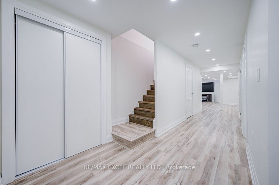 22 Pitney Avenue, Richmond Hill, ON L4E 4Y6 23