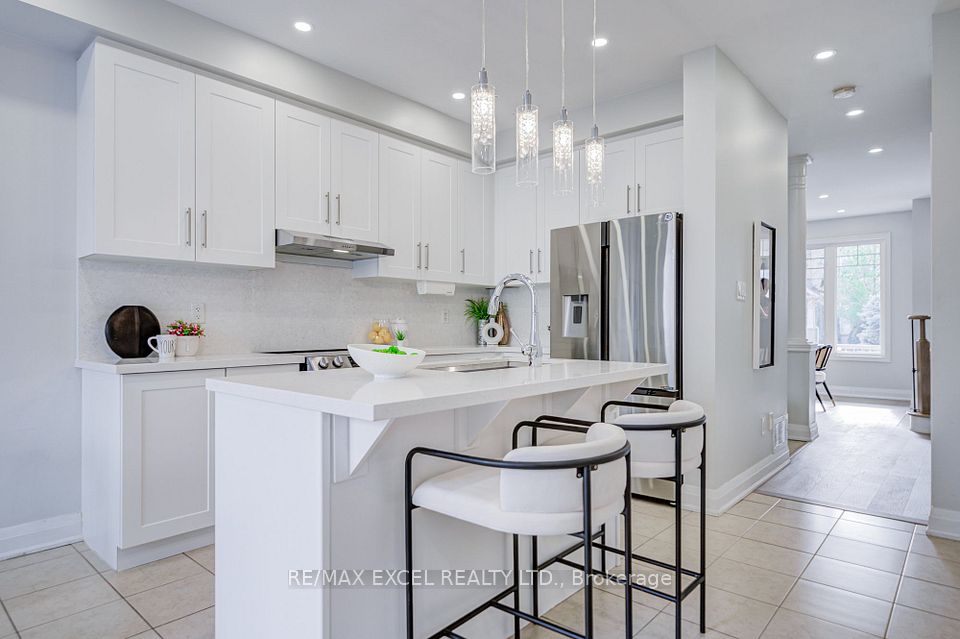 22 Pitney Avenue, Richmond Hill, ON L4E 4Y6 8