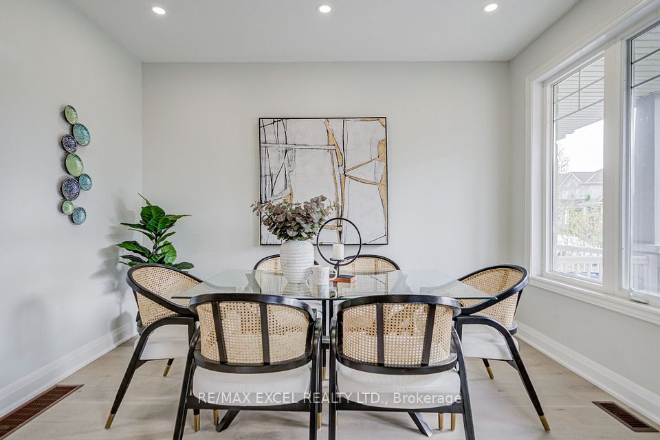 22 Pitney Avenue, Richmond Hill, ON L4E 4Y6 2