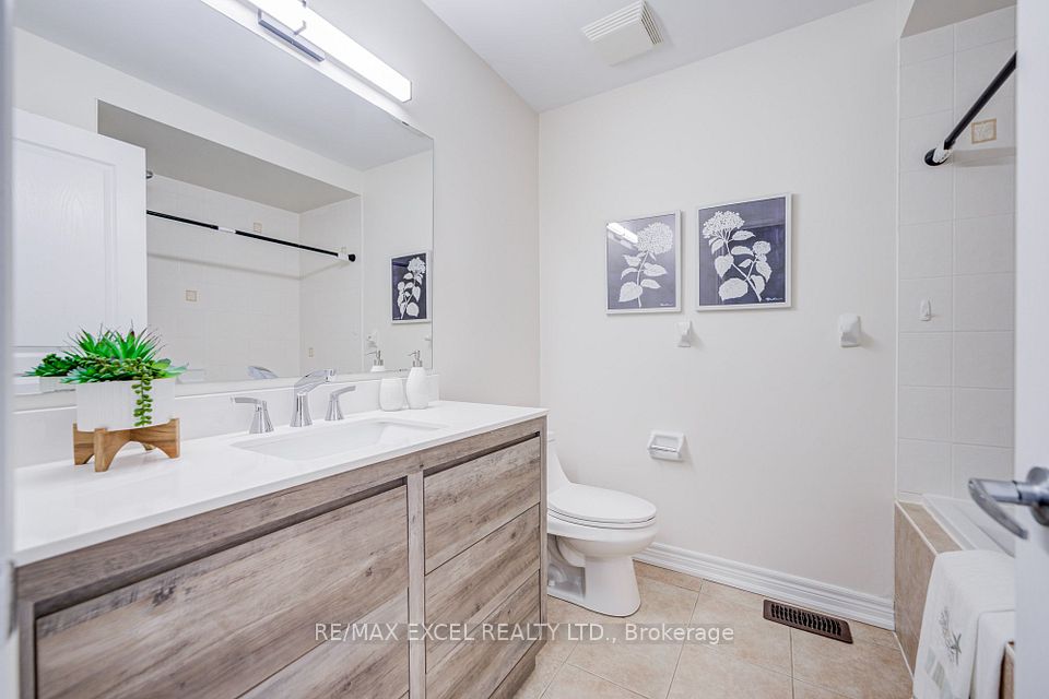 22 Pitney Avenue, Richmond Hill, ON L4E 4Y6 22