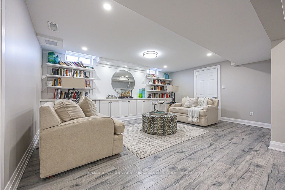 3 Rouge Street, Markham, ON L3P 1K7 20