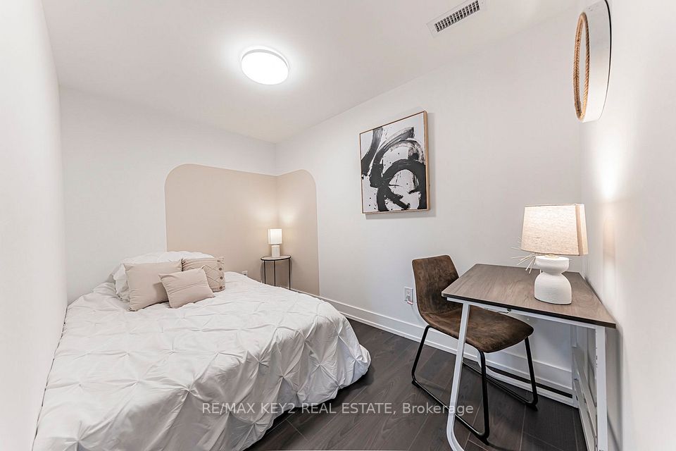 9 Clegg Road 1016, Markham, ON L6G 0H3 7