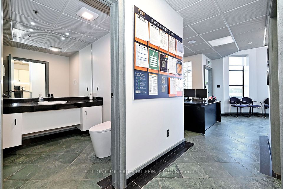 160 Applewood Crescent 26, Vaughan, ON L4K 4H2 24