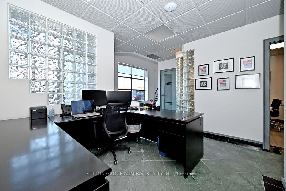 160 Applewood Crescent 26, Vaughan, ON L4K 4H2 17