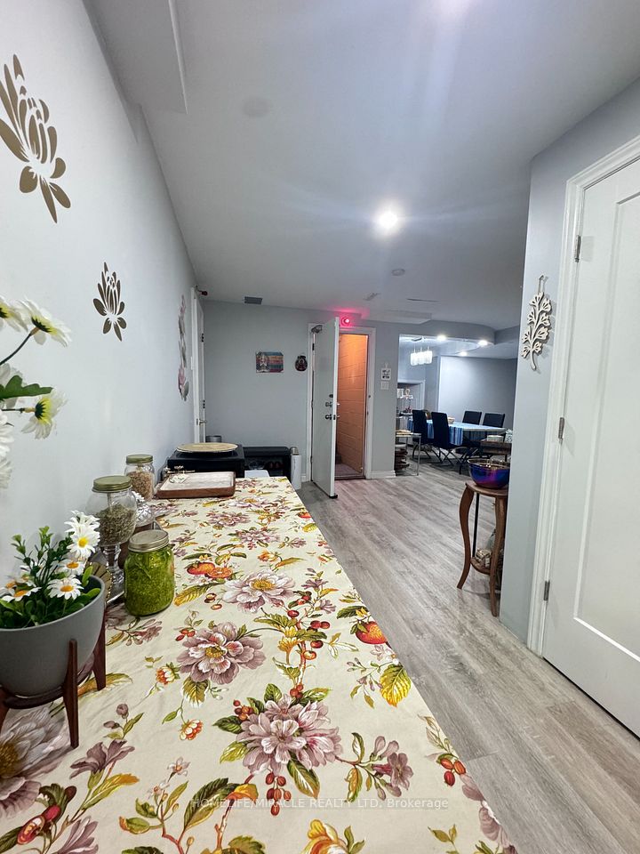 8 Keeleview Court Bsmt, Vaughan, ON L4K 2A7 8