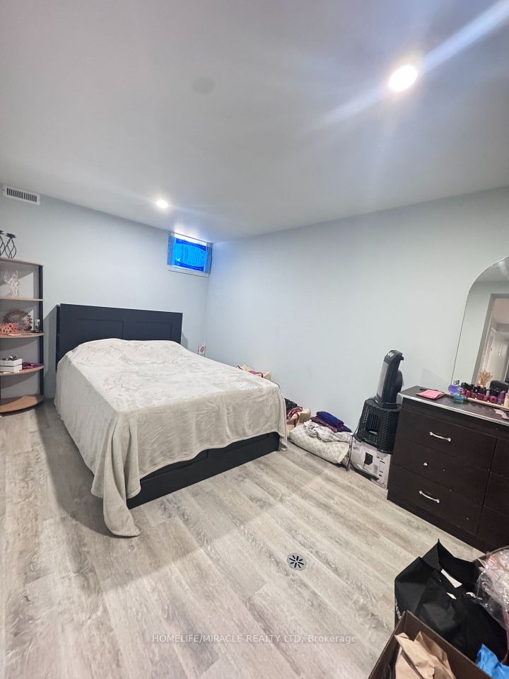 8 Keeleview Court Bsmt, Vaughan, ON L4K 2A7 11