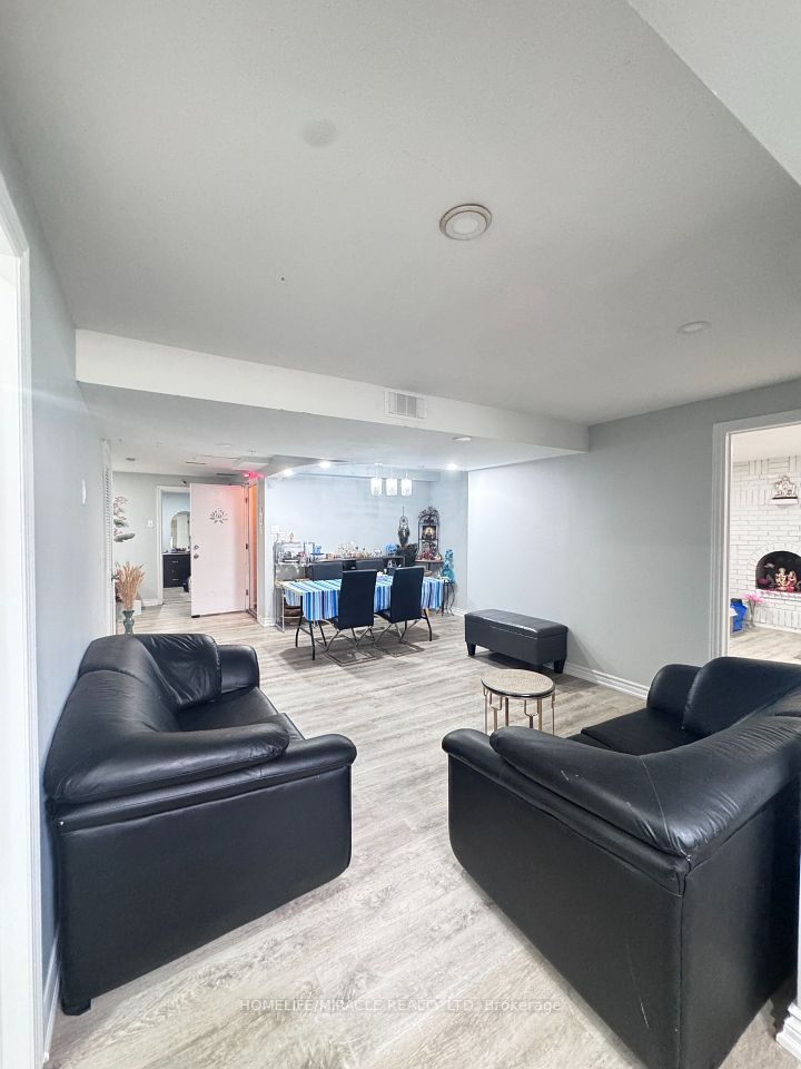 8 Keeleview Court Bsmt, Vaughan, ON L4K 2A7 6