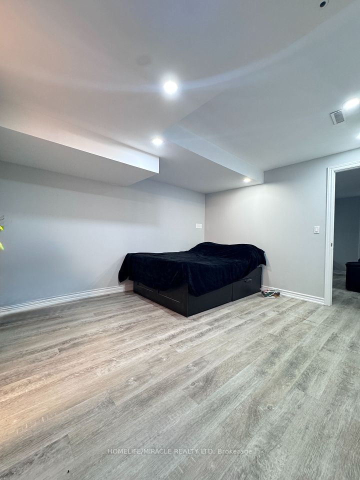 8 Keeleview Court Bsmt, Vaughan, ON L4K 2A7 9