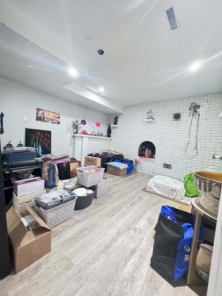 8 Keeleview Court Bsmt, Vaughan, ON L4K 2A7 13