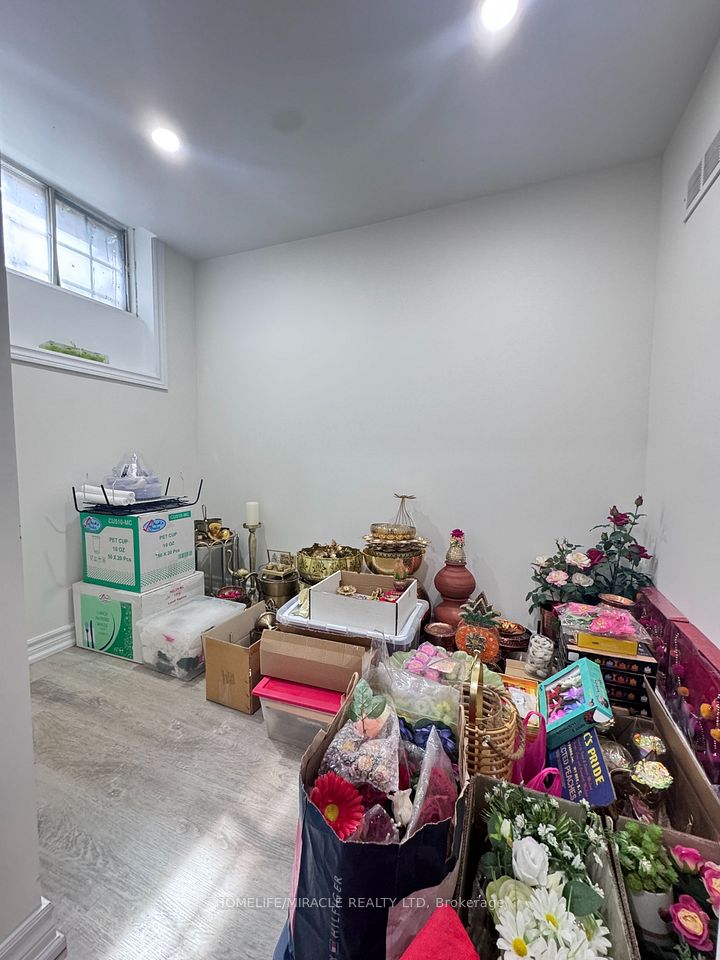 8 Keeleview Court Bsmt, Vaughan, ON L4K 2A7 15
