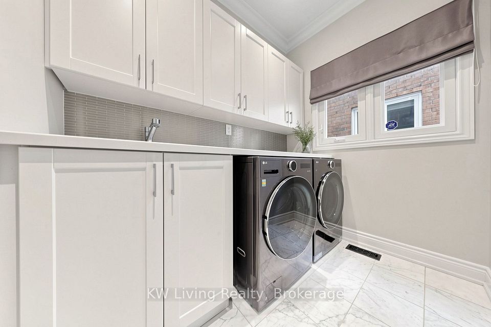 9 Hearthstone Crescent, Richmond Hill, ON L4B 3E3 18