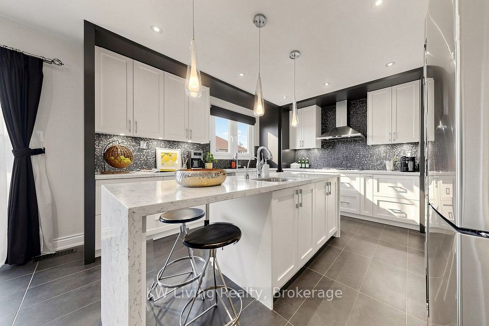 9 Hearthstone Crescent, Richmond Hill, ON L4B 3E3 10