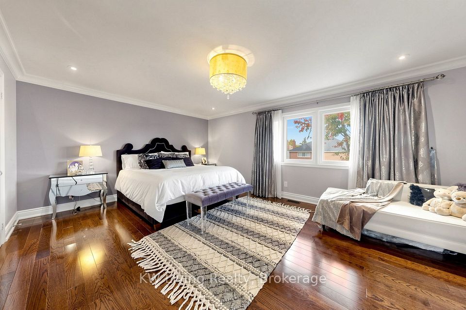 9 Hearthstone Crescent, Richmond Hill, ON L4B 3E3 24