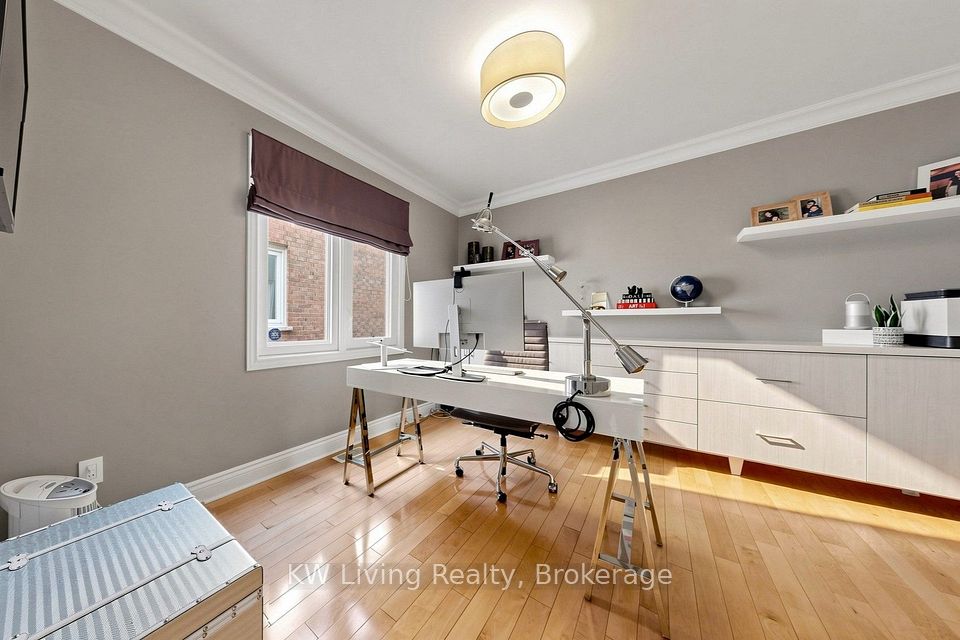 9 Hearthstone Crescent, Richmond Hill, ON L4B 3E3 16
