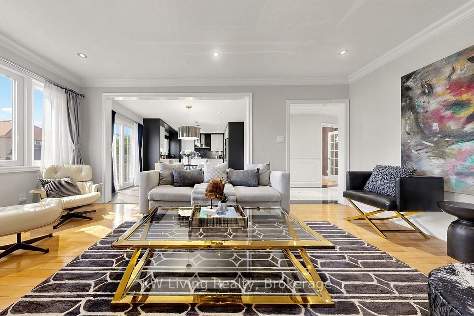 9 Hearthstone Crescent, Richmond Hill, ON L4B 3E3 8