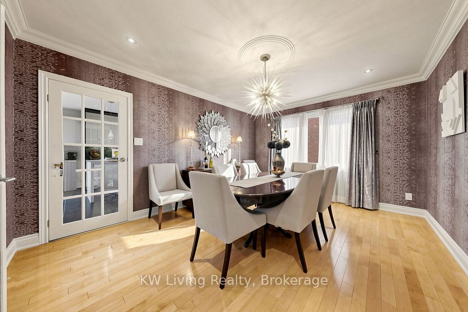 9 Hearthstone Crescent, Richmond Hill, ON L4B 3E3 4