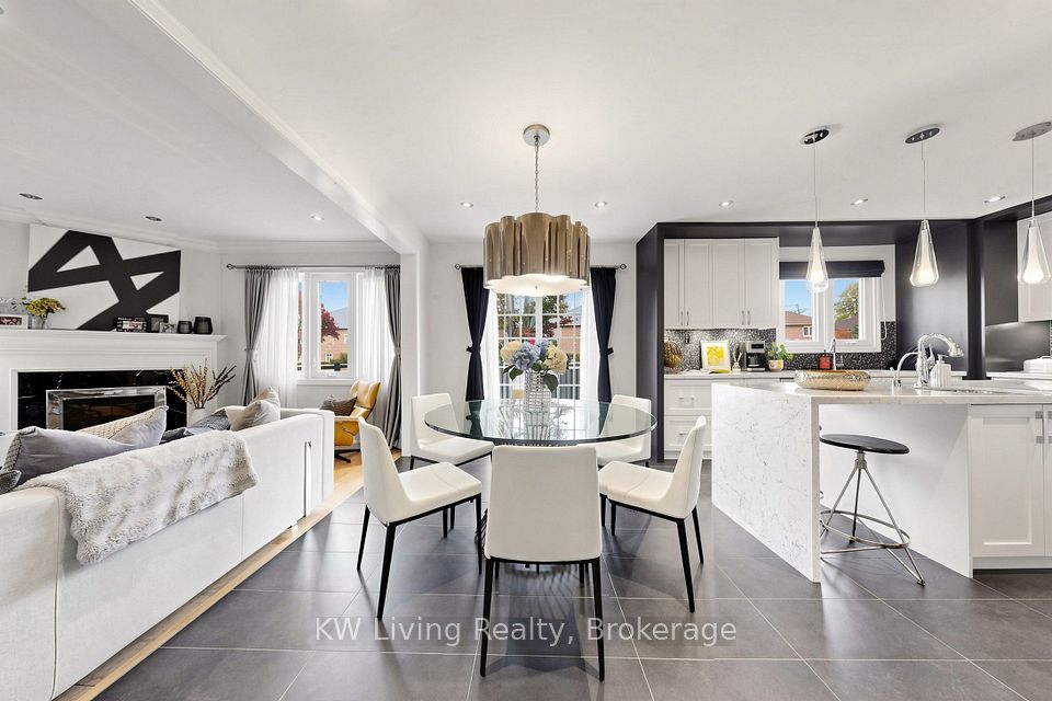 9 Hearthstone Crescent, Richmond Hill, ON L4B 3E3 14
