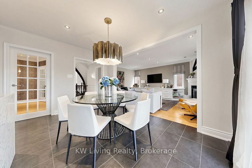 9 Hearthstone Crescent, Richmond Hill, ON L4B 3E3 15