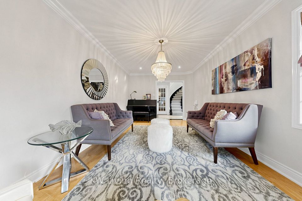 9 Hearthstone Crescent, Richmond Hill, ON L4B 3E3 3