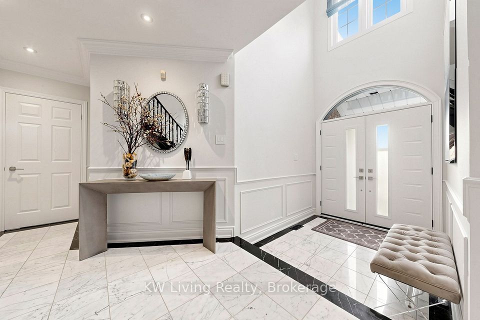 9 Hearthstone Crescent, Richmond Hill, ON L4B 3E3 21