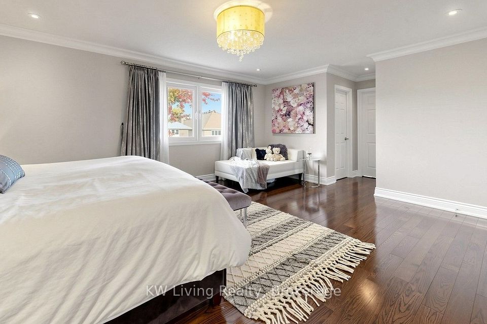 9 Hearthstone Crescent, Richmond Hill, ON L4B 3E3 25