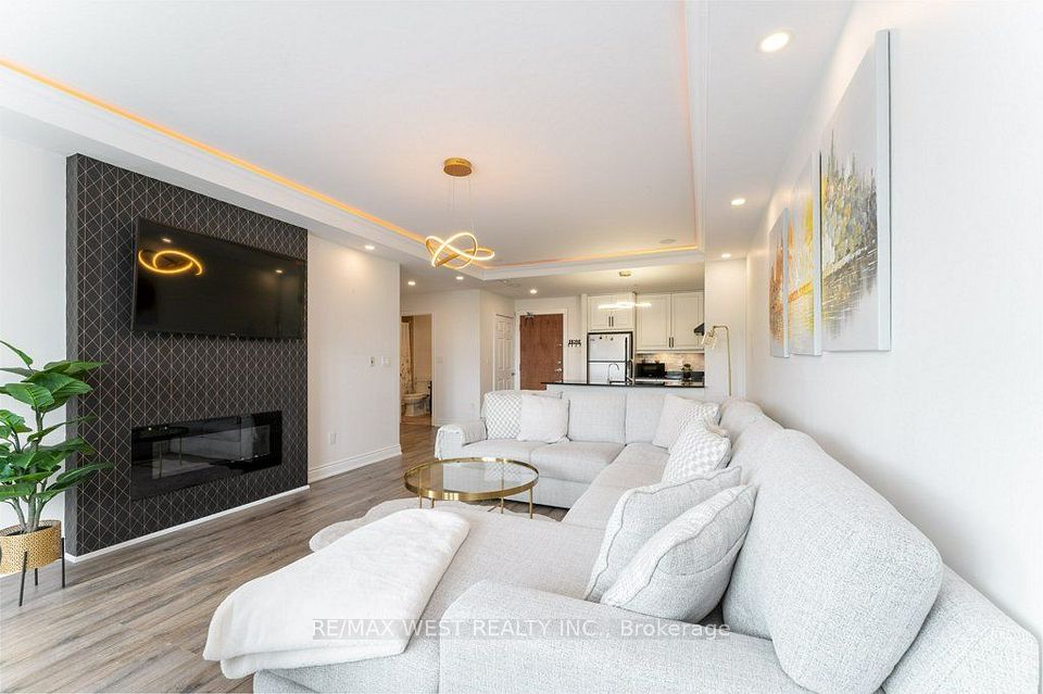 4620 Highway 7 Avenue PH 413, Vaughan, ON L4L 0B3 7