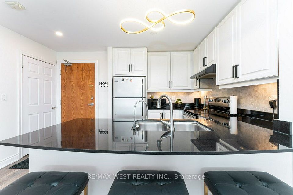 4620 Highway 7 Avenue PH 413, Vaughan, ON L4L 0B3 12