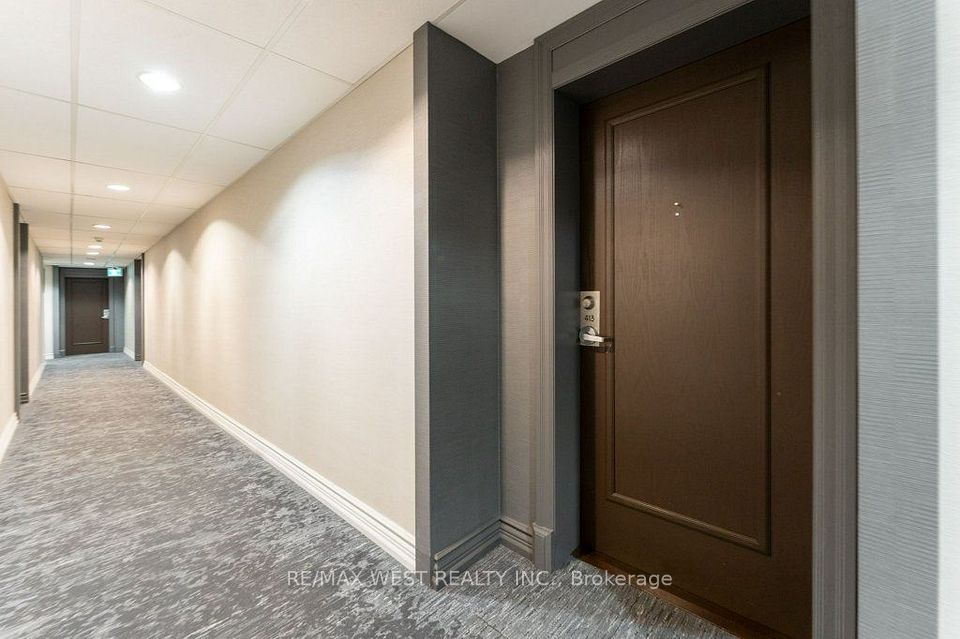 4620 Highway 7 Avenue PH 413, Vaughan, ON L4L 0B3 5