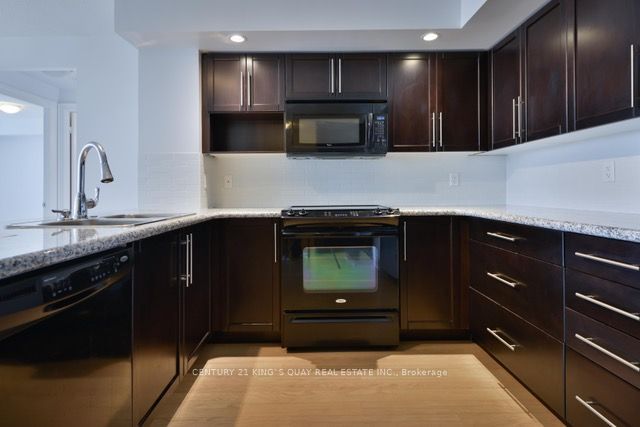 23 Cox Boulevard 572, Markham, ON L3R 7Z9 12
