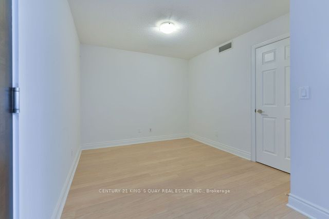 23 Cox Boulevard 572, Markham, ON L3R 7Z9 11