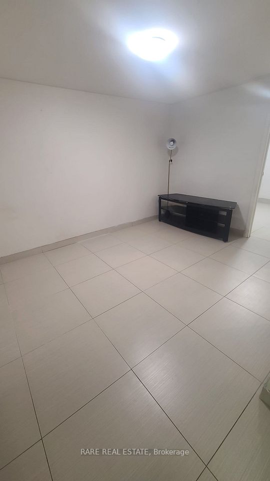 42 Fordcombe Crescent Basement, Markham, ON L3R 3E8 2