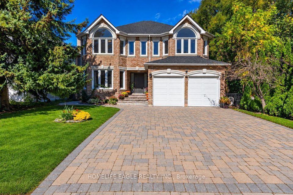 118 May Avenue, Richmond Hill, ON L4C 3S6 2