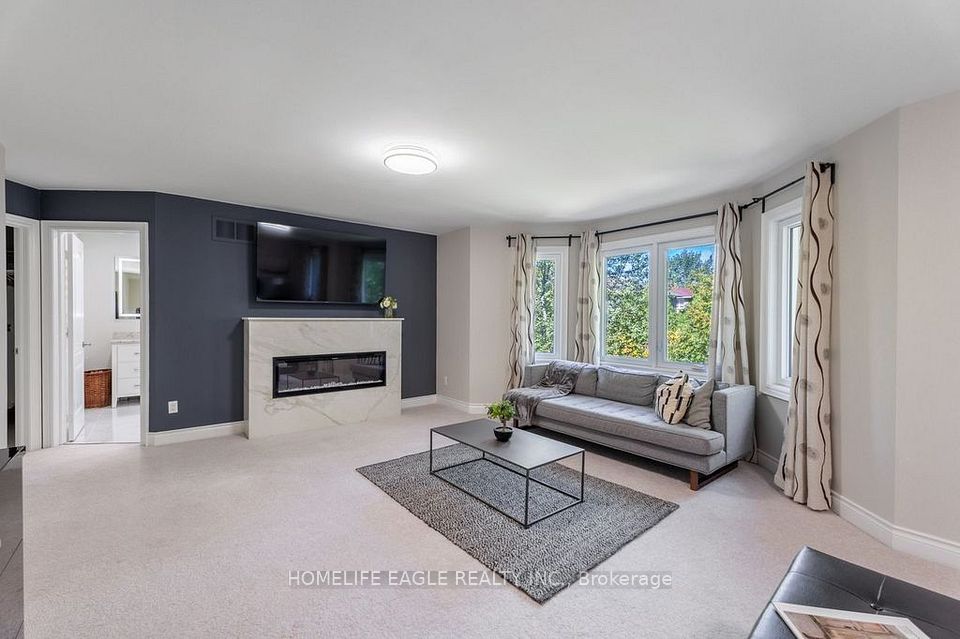 118 May Avenue, Richmond Hill, ON L4C 3S6 12