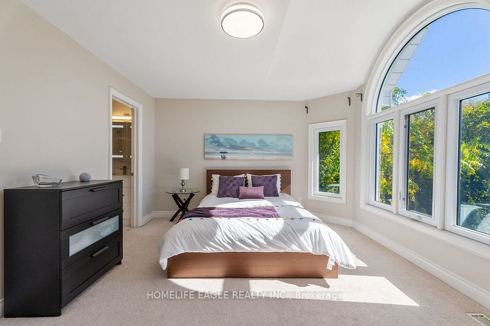 118 May Avenue, Richmond Hill, ON L4C 3S6 17