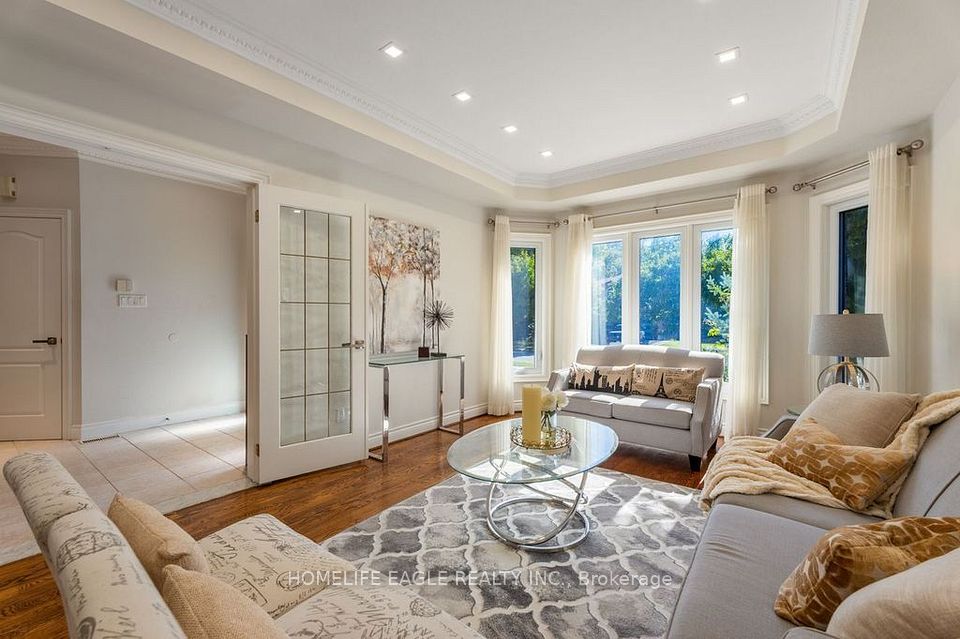 118 May Avenue, Richmond Hill, ON L4C 3S6 4