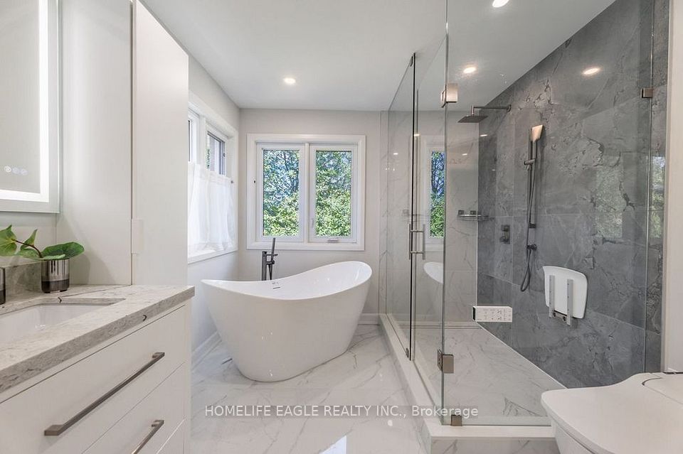 118 May Avenue, Richmond Hill, ON L4C 3S6 15