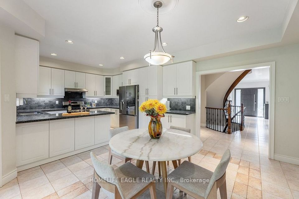118 May Avenue, Richmond Hill, ON L4C 3S6 8