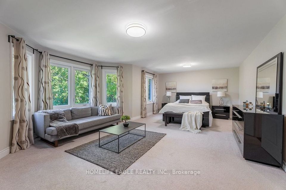 118 May Avenue, Richmond Hill, ON L4C 3S6 13