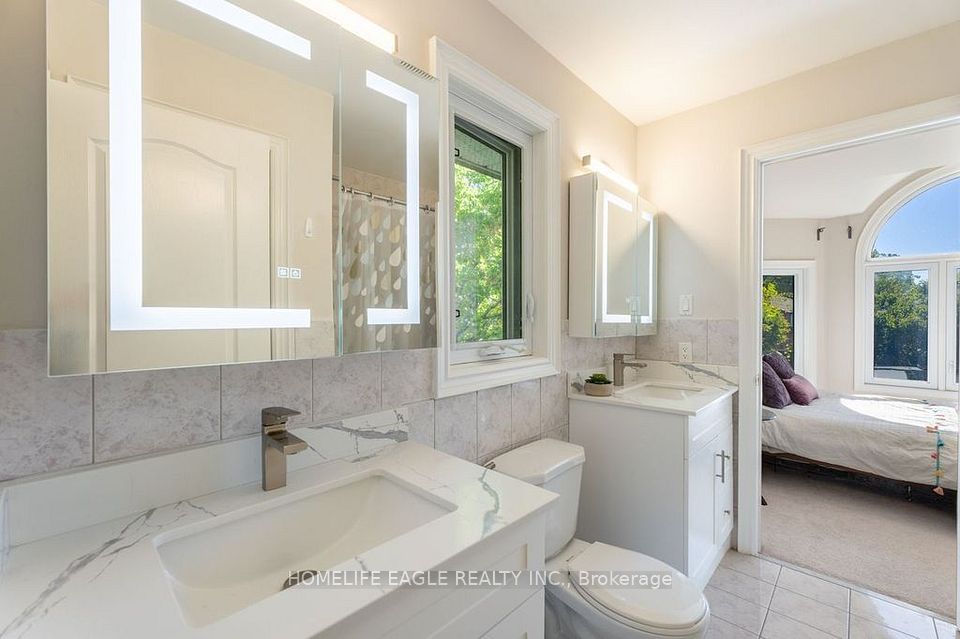 118 May Avenue, Richmond Hill, ON L4C 3S6 18
