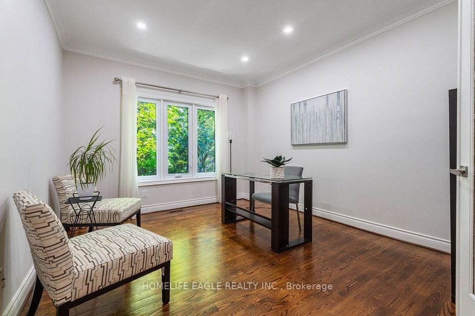 118 May Avenue, Richmond Hill, ON L4C 3S6 11