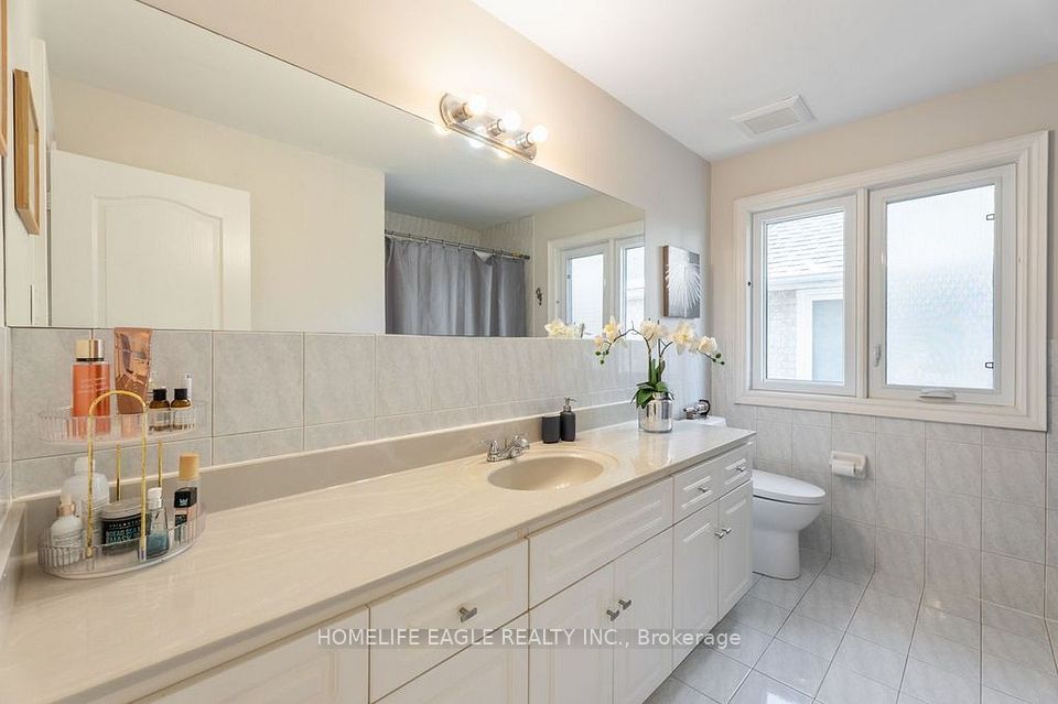118 May Avenue, Richmond Hill, ON L4C 3S6 23