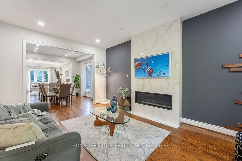 118 May Avenue, Richmond Hill, ON L4C 3S6 6