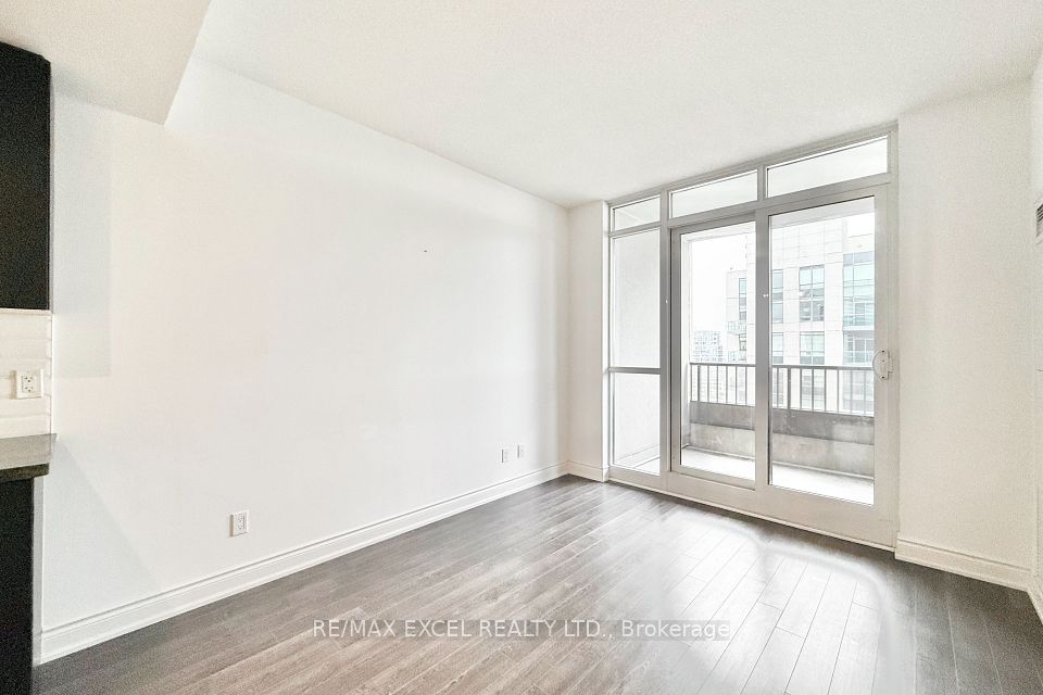 89 South Town Centre Boulevard 1609, Markham, ON L6G 0E8 12