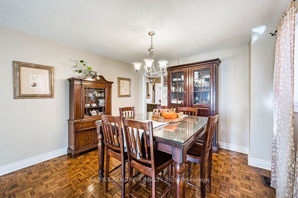 12 Fifefield Drive, Vaughan, ON L6A 1J4 7