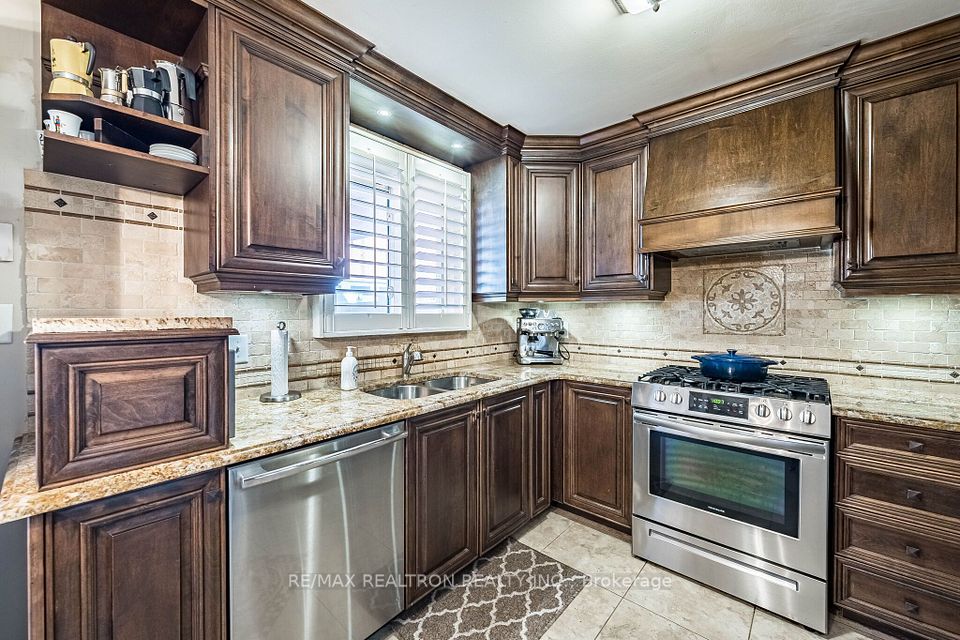 12 Fifefield Drive, Vaughan, ON L6A 1J4 13