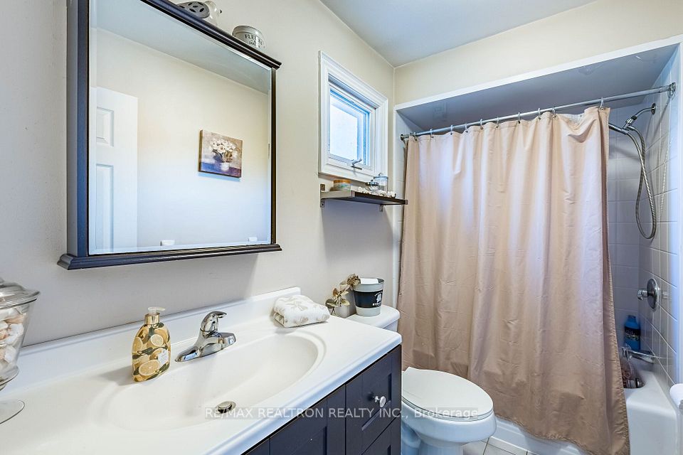 12 Fifefield Drive, Vaughan, ON L6A 1J4 23