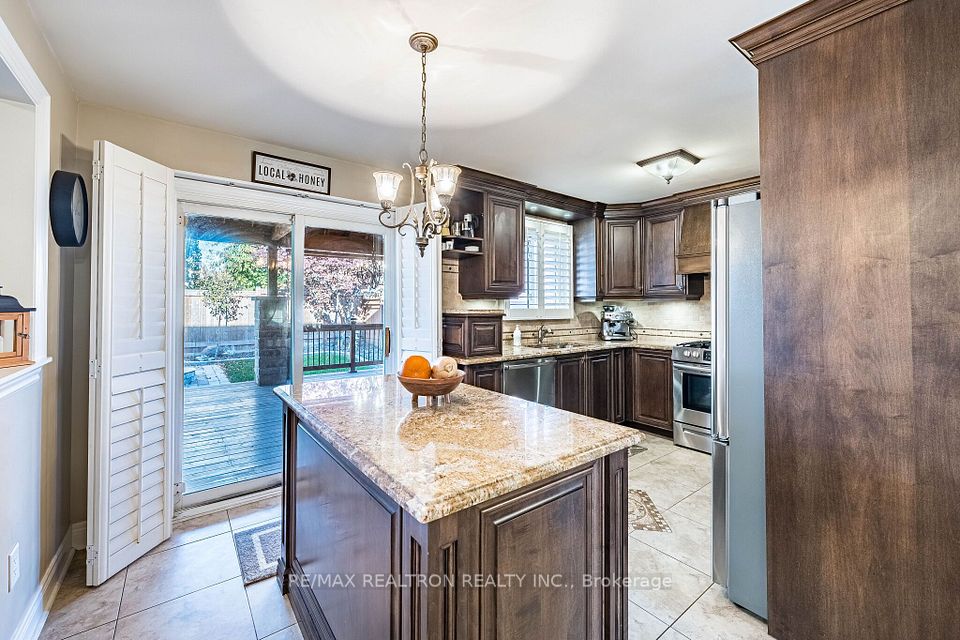12 Fifefield Drive, Vaughan, ON L6A 1J4 12